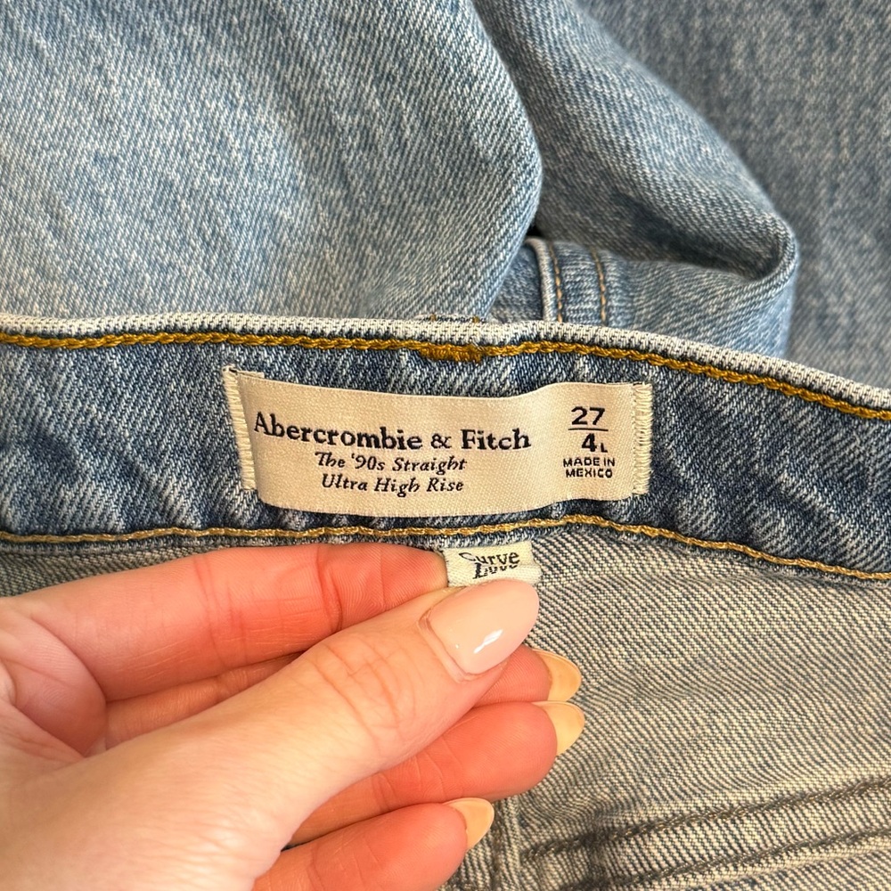 Abercrombie The ‘90s Straight Ultra High Rise Curve Love Jeans, size 4L (long) - Picture 4 of 4